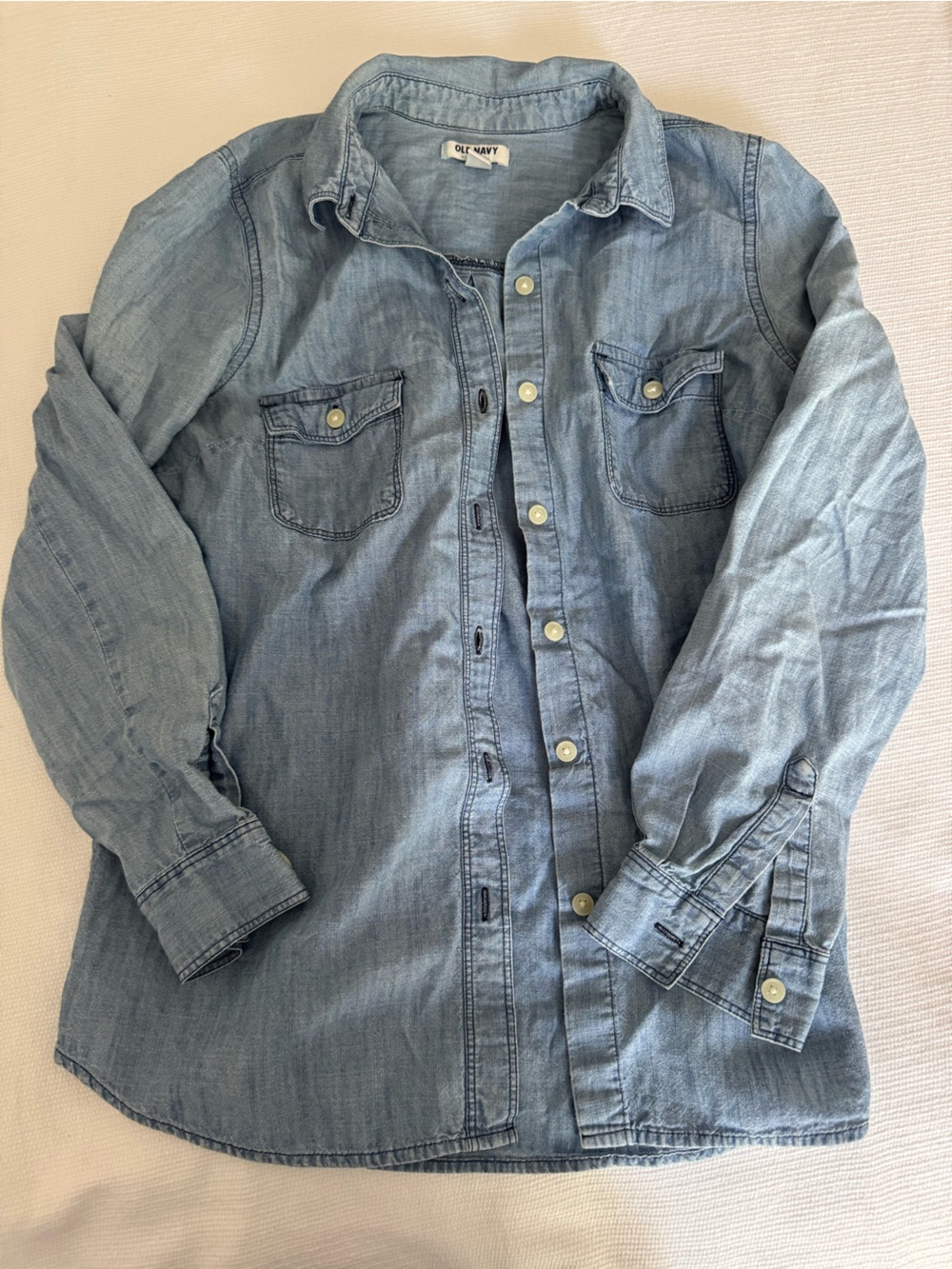Old Navy Vintage Chambray Button-Up Shirt in Light Blue